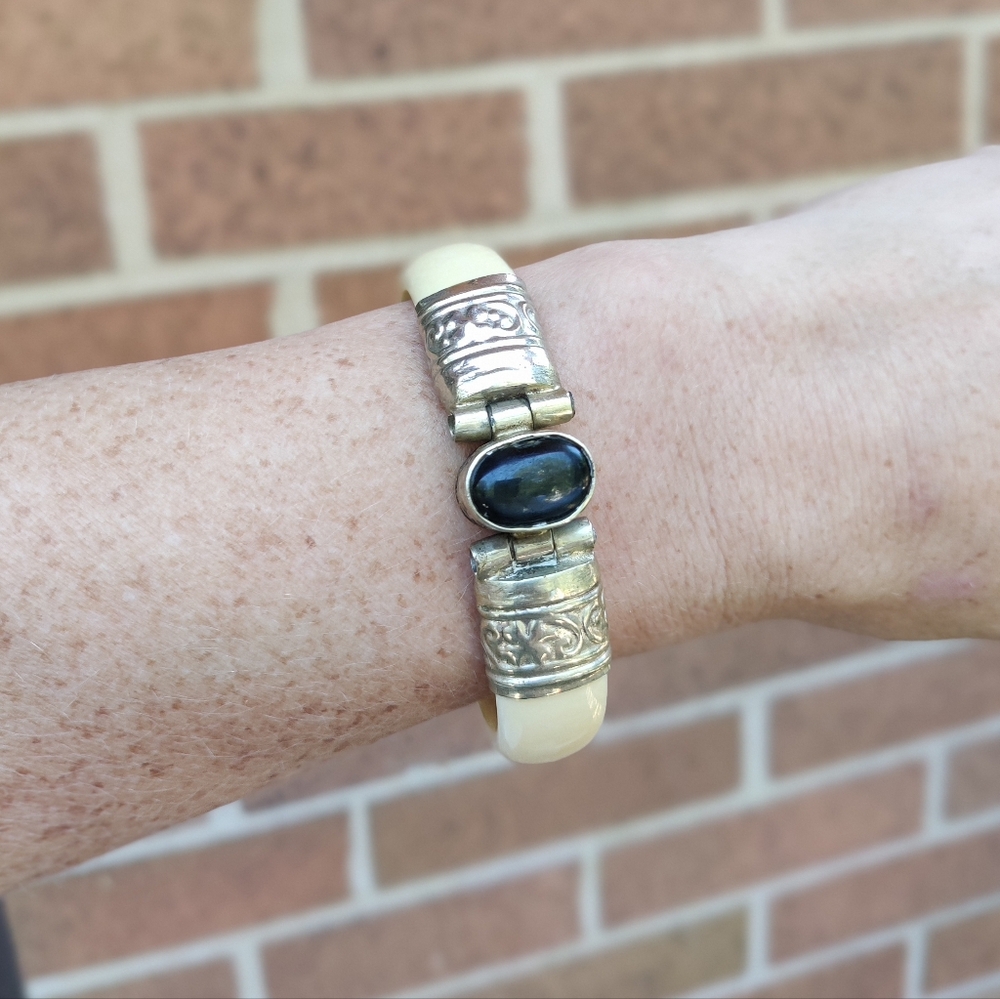 Antique Organic Ivory Bone Bracelet With Black Star Sapphire - Picture 9 of 12